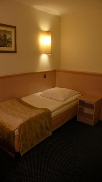 Hotel Via Appia Raszyn Zimmer foto